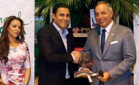 Keylor Navas recibió el reconocimiento que lo acredita como Embajador del Turismo de Costa Rica. Foto @realmadrid