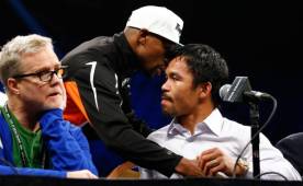 Según periodista de ESPN, Floyd Mayweather estaría dispuesto en darle la revancha a Manny Pacquiao. Foto AFP
