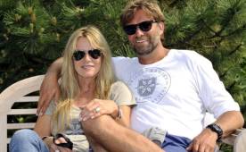 Jürgen Klopp junto a su esposa Ulla la pasan muy bien.