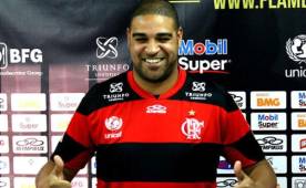 El delantero brasileño Adriano tiene planes de jugar en Francia, pero este problema legal podría pasarle factura.