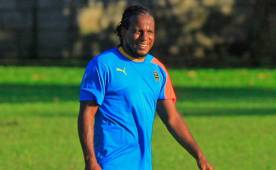 Víctor 'Mambo' Núñez muy sonriente en su primer entrenamiento con Real España. (Fotos: Melvin Cubas)