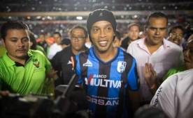 Brazilian retired football player Ronaldinho arrives for his hearing at the Asuncion's Justice Palace, in Asuncion, on August 24, 2020. - After six months under arrest in Paraguay, former Brazil football star Ronaldinho was set for a hearing on Monday on charges of travelling with false documents, according to judicial sources. (Photo by NORBERTO DUARTE / AFP)