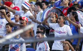 La barra del Olimpia no perdonó la derrota que sufrieron frente a Marathón en casa.