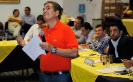 Jorge Luis Pinto durante su exposición. Foto Diez.