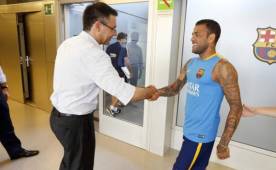 Dani Alves está enfrentando un debate por sus publicaciones en redes sociales.