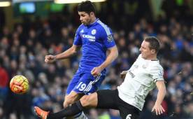 Diego Costa tuvo que ser sustituido por el francés Loic Remy en el minuto 80 por un fuerte dolor en la espinilla. Foto EFE