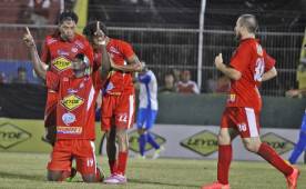 Roberto Riascos celebrando su segundo gol de la noche ante el Honduras Progreso.