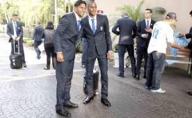 ATAQUE. Carlo Costly y Jerry Bengtson elegantemente vestidos viajan a Brasil. (Foto: Neptalí Romero)