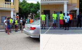 Los jugadores del Trujillo FC de Liga de Ascenso salieron a las calles con botellones para pedir ayuda económica y poder cumplir con el compromiso del domingo en Roatán. Fotos Trujillo FC