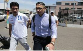 El defensor del Celtic de Escocia llegó a Tegucigalpa y fue recibido por los personeros de la Fenafuth y lo trasladaron a Comayagua. FOTO: Juan Salgado