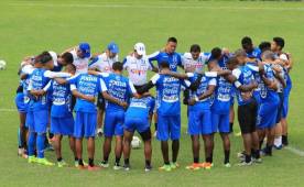 La Selección de Honduras que llegó esta madrugada a México, hizo su entrenamiento en la cancha de Colibries en Cuernavaca, Morelos. Foto Ronald Aceituno