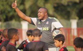 Milton Palacios dirige al club Las Mercedes propiedad de su padre luego de su retiro del fútbol.