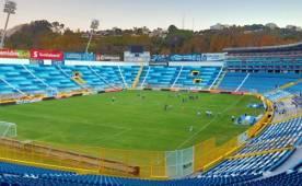 El estadio Cuscatlán ya está listo para albergar el juego eliminatorio entre El Salvador y Honduras este viernes. Foto Ronald Aceituno