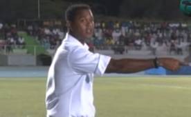 Patrick Kluivert ha sido ovacionado por los aficionados de Curacao.
