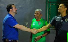El presidente de Marathón, Yankel Rosenthal hablando con Mario Beata y Héctor Castellón. (Foto: DIEZ)