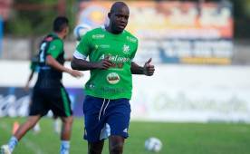 Osman Chávez está de vacaciones tras finalizar el torneo en China y llegó este lunes a Cortés para entrenar con Platense. Foto Wendell Escoto