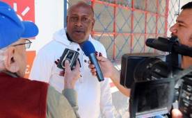 Hernán Medford no la pasa bien en el fútbol guatemalteco. Tiene en el fondo de la tabla al Xelajú. (FOTO: La Prensa Libre)