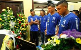 Los seleccionados del Real España estuvieron presentes en el velatorio de Mario Verdial. FOTO Neptalí Romero