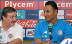 Keylor Navas compareció ante los medios junto al técnico de Costa Rica Oscar Ramírez. Foto AFP