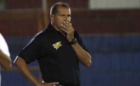 Wilmer Cruz dirigiendo su último partido de Liga con el Honduras Progreso.