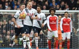 Tottenham y Arsenal empatan y le ponen la Premier en bandeja al Leicester. Foto EFE