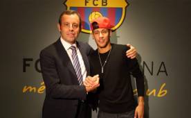 Neymar deberá presentar varios documentos al juez, entre ellos por instalarse en Barcelona con su familia. Foto fcbarcelona.es