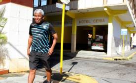 Héctor Castellón ha salido del hotel para darse un respiro previo al choque de hoy.