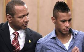 El padre de Neymar ha dejado claro su su hijo hoy tiene dos años de contrato con el Barcelona.