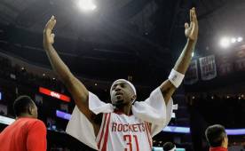 Jason Terry celebra la vitoria de los Rockets por 111-99 en el segundo duelo y están arriba 2-0.