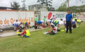 El Atlético Municipal se cambió previo al duelo contra Deportes Savio lejos del camerino. Fotos Atlético Municipal.
