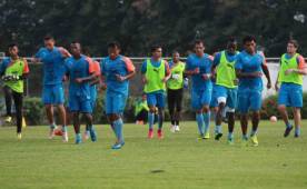 Ladrones abrieron el carro de Edder Delgado en las afueras de la sede y le robaron varios objetos de valor y dinero. Real España ya ya tomó medidas. Foto Melvin Cubas