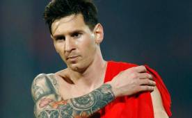 El delantero argentino al final del partido ante Chile cambió su camiseta.