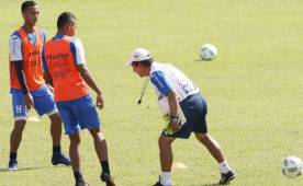 Jorge Luis Pinto durante la práctica con los seleccionados este lunes en el estadio Olímpico.