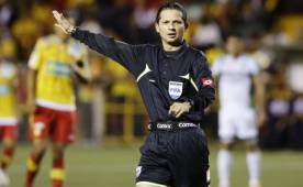 Henry Bejarano Matarrita es el árbitro central del partido eliminatorio Canadá-Honduras. Foto cortesía cronica.cr
