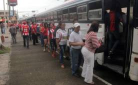 Una buena cantidad de aficionados del Vida emprendieron el viaje desde La Ceiba a El Progreso para apoyar a su equipo en la vuelta de semifinal. Fotos Javier Rosales