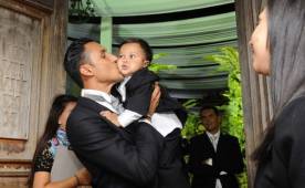 Keylor Navas junto a su hijo y el apoyo familiar que recibe.