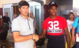 Juan Carlos García a su llegada al aeropuerto a las 11 de la mañana, hora de España. (Foto: Twitter @CDToficial)