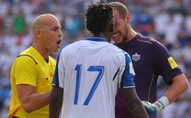 Boniek García, salió muy molesto con el accionar del árbitro cubano Yadel Martínez.