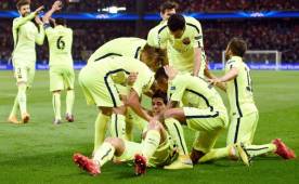 Luis Suárez anotó doblete en el triunfo del Barcelona 1-3 sobre PSG en París.