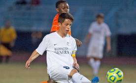 Harrison Ramos es el capitán y figura de su universidad en Estados Unidos.