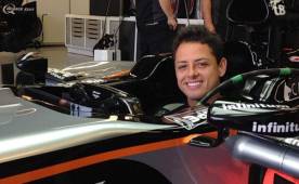 Chicharito se encuentra de vacaciones a la espera de su futuro en el fútbol.