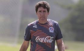 El entrenador del Olimpia, Héctor Vargas, ha conformado un equipo muy competitivo solo con jugadores nacionales y ha mantenido el éxito de los blancos.