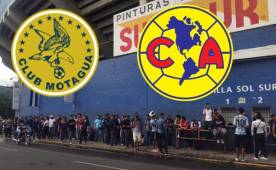 Los aficionados hicieron fila para adquirir su boleto para el duelo ante el América. Si lo obtenías, entrabas gratis para Motagua-Marathó.