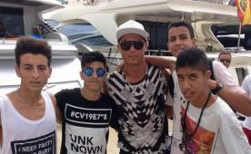 Cristiano recién llegó a Ibiza; Messi lleva varios días disfrutando de su familia y las vacaciones. (FOTOS: Cortesía)