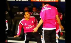 Keylor Navas estaba sentado en el 'lugar' de Coentrao, este le pidió que se moviera y el tico no accedió.