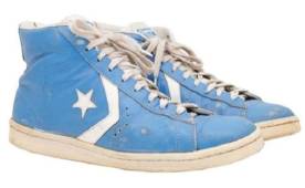 Por estas zapatillas, en una subasta, se pagaron al rededor de 33 mil dólares.