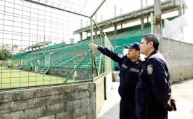 Policía Nacional inspeccionó el estadio Yankel Rosenthal previo al clásico Marathón-Real España. Foto Neptalí Romero