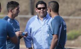 Julio Gutiérrez ha llegado al entrenamiento del Motagua para pedirles un nuevo título. Foto Ronald Aceituno