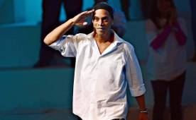 Ronaldinho ya está en México, cumplió plazo y se integró a los Gallos Blancos.