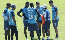 La zona baja de Honduras ante Canadá será: Donis Escober, Bryan Beckeles, Maynor Figueroa, Jhonny Palacios, Leverón y Emilio Izaguirre. Foto Delmer Martínez